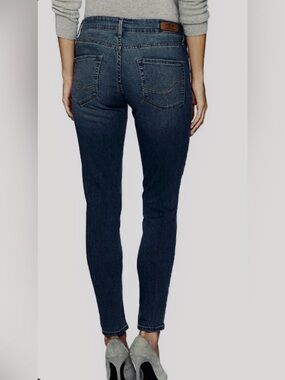 NWT~Levi’s Gold Label Totally Shaping Signature Modern Skinny Jeans